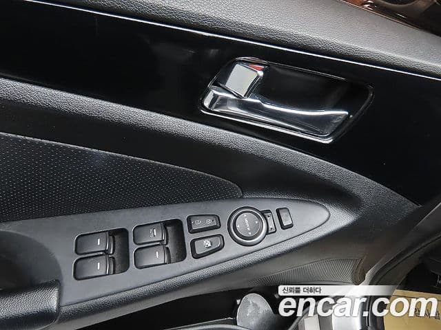 Hyundai YF Sonata люксовая версия, 2010 19