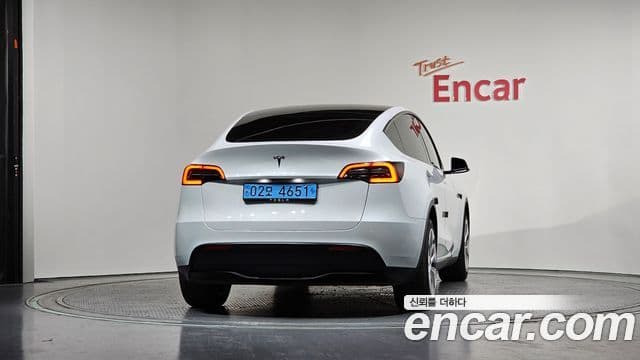 Tesla модель Y, 2024 4