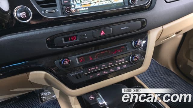 Kia All New Carnival Prestige High Roof, 2017 17