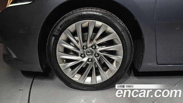 Lexus ES300h 7세대 Executive, 2023 все фото