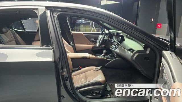 Lexus ES300h 7세대 Executive, 2023 11