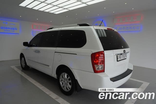 Kia Carnival R Premium, 2013 3