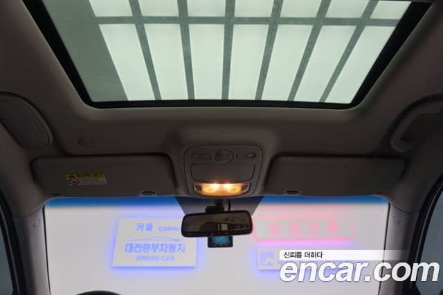 Kia Carnival R Premium, 2013 9