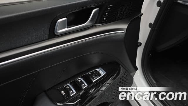Kia K5 гибрид 3세대 Signature, 2023 17