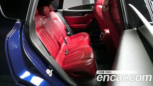 Maserati Levante, 2019 12