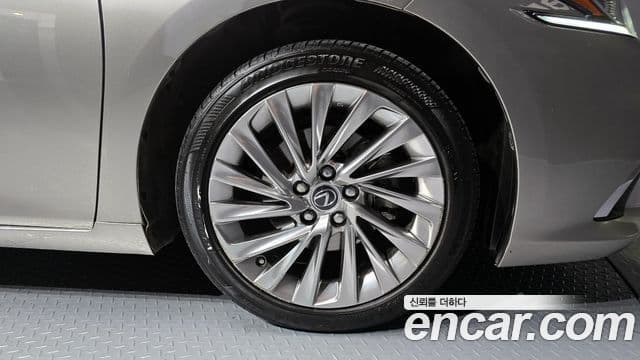 Lexus ES300h 7세대 Luxury Plus, 2023 все фото