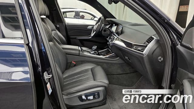 BMW X7 (G07) xDrive 40i M Sport 6인승, 2022 11