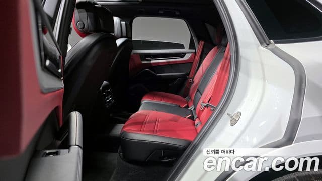 Porsche Cayenne (PO536), 2024 12