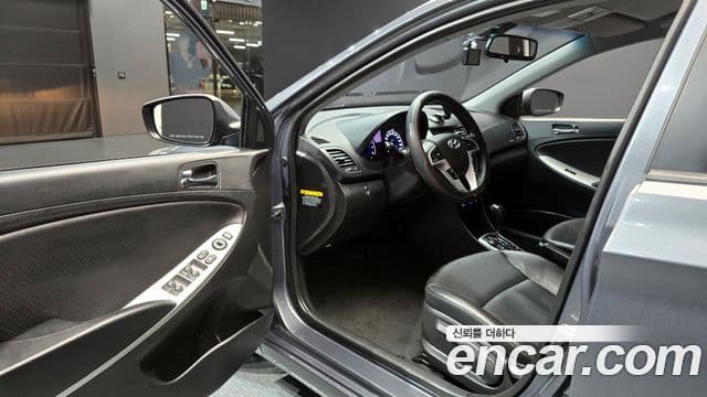 Hyundai Accent(новый кузов / новое поколение) Premier, 2012 11