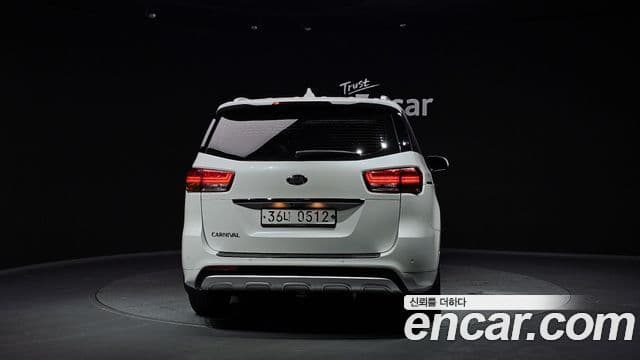 Kia All New Carnival Noblesse, 2017 4