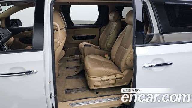 Kia The / новый New Carnival VIP, 2020 11