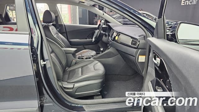 Kia Niro Prestige, 2017 11