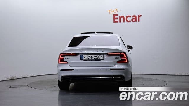 Volvo S60 3세대 B5 Inscription, 2022 4