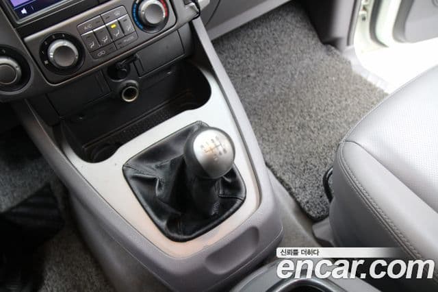 KG모빌리티(SsangYong) Korando 투리스모 2WD LT 11인승, 2014 8