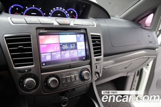 KG모빌리티(SsangYong) Korando 투리스모 2WD LT 11인승, 2014 17