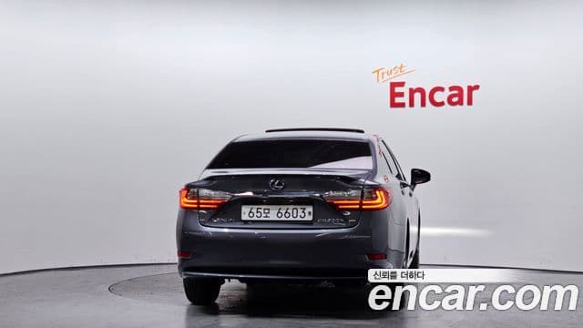 Lexus New ES300h XV60, 2018 4