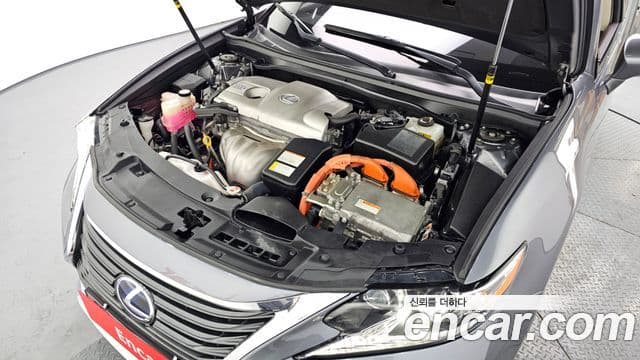 Lexus New ES300h XV60, 2018 6