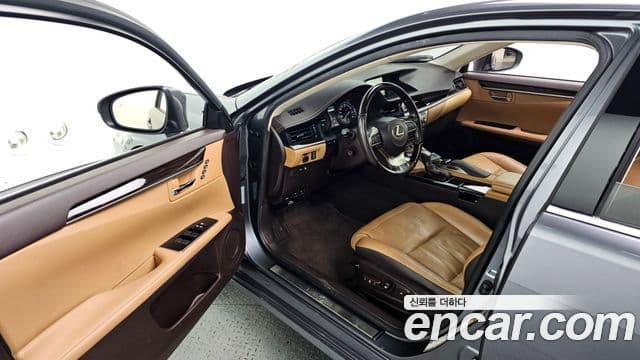 Lexus New ES300h XV60, 2018 10