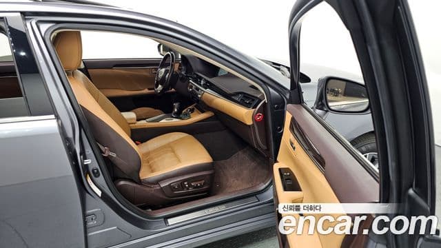 Lexus New ES300h XV60, 2018 11