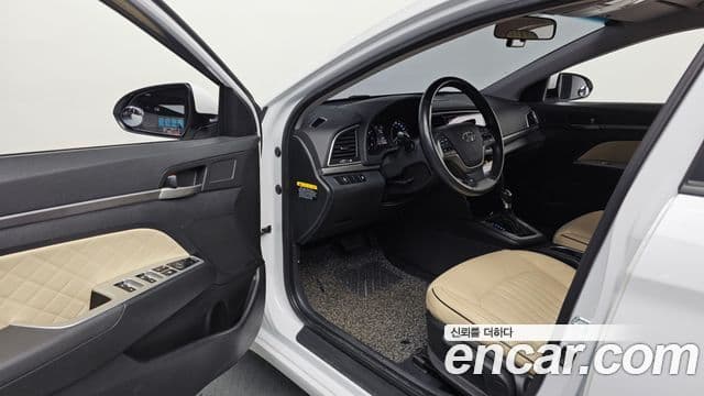 Hyundai Avante AD 1.6 GDI Smart, 2016 10