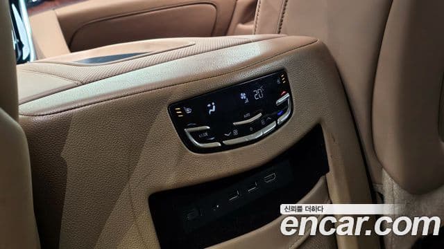 Cadillac Escalade 4세대, 2017 18