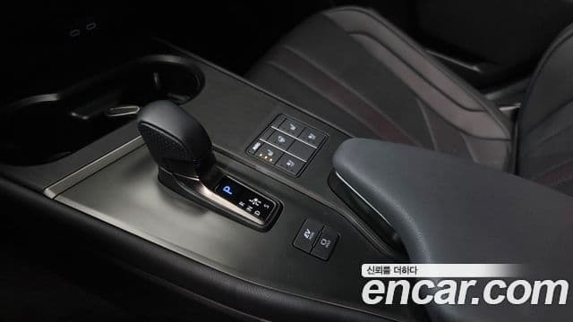 Lexus UX300h 2.0 F-Sport 2WD, 2025 9