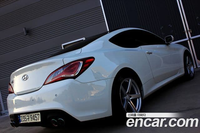 Hyundai Genesis купе 200 турбо P, 2010 4