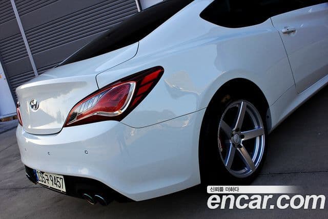 Hyundai Genesis купе 200 турбо P, 2010 19