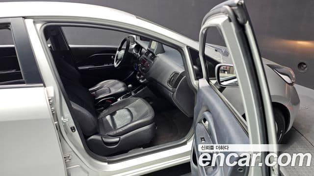 Kia All New Pride Luxury, 2012 11