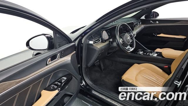 Kia K5 3세대 Signature, 2021 11