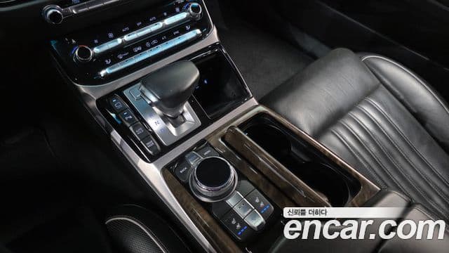 Genesis EQ900 Prestige, 2016 9