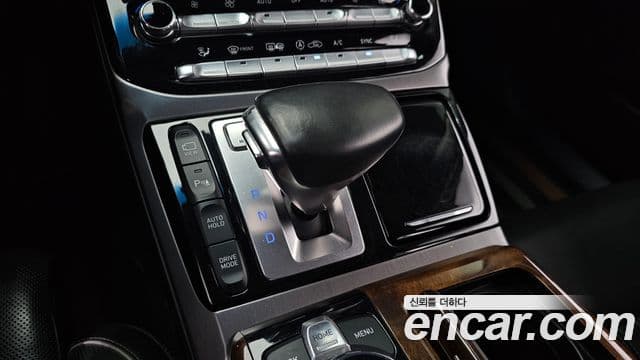 Genesis EQ900 Prestige, 2017 9