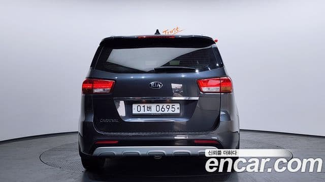 Kia All New Carnival Luxury, 2017 4
