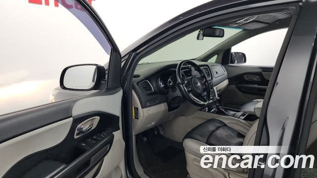 Kia All New Carnival Luxury, 2017 10