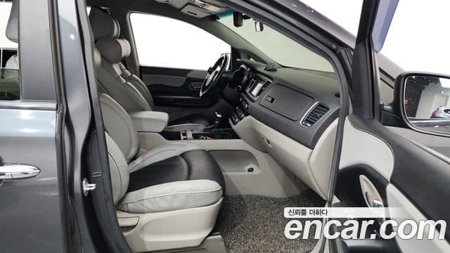 Kia All New Carnival Luxury, 2017 11