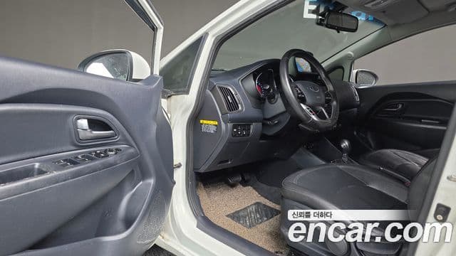 Kia All New Pride Prestige, 2012 11