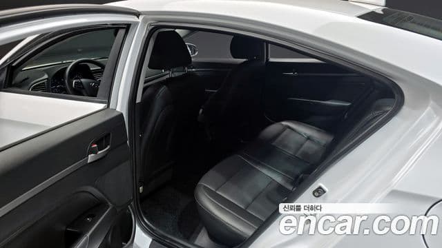 Hyundai Avante AD 1.6 GDI Value Plus, 2018 11