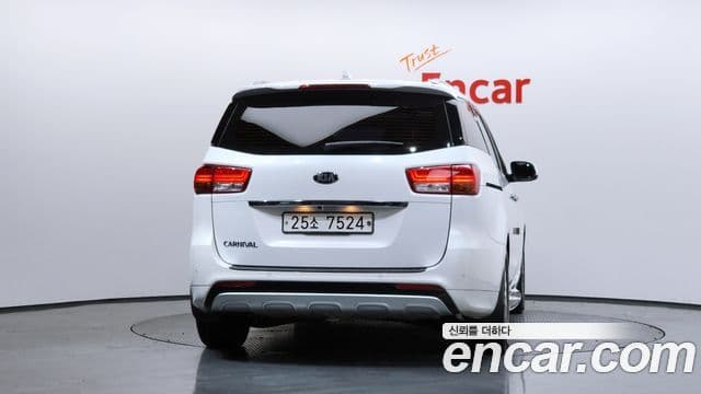 Kia All New Carnival Noblesse, 2017 4