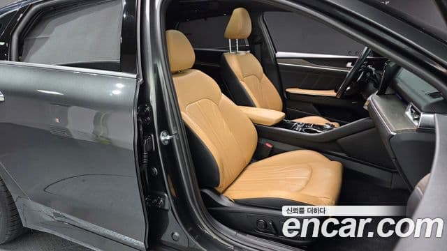 Kia K5 3세대 Signature, 2021 10