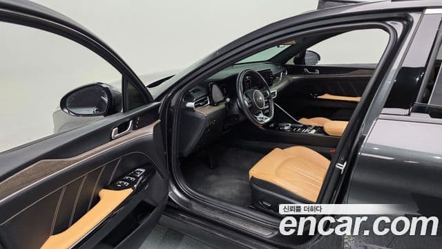 Kia K5 3세대 Signature, 2021 11