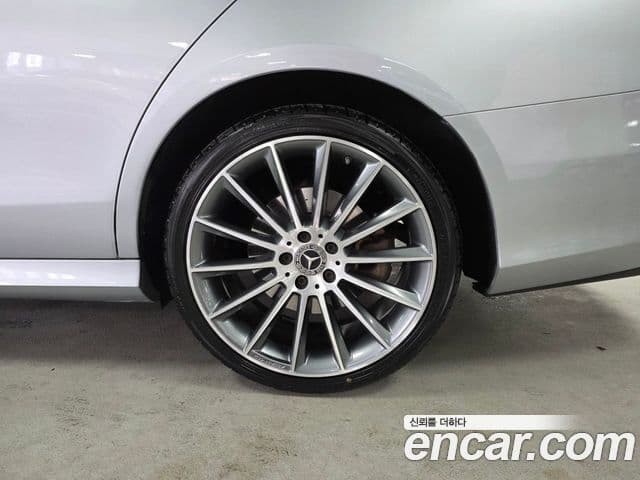 Mercedes-Benz E-класс W213 AMG Line, 2022 все фото