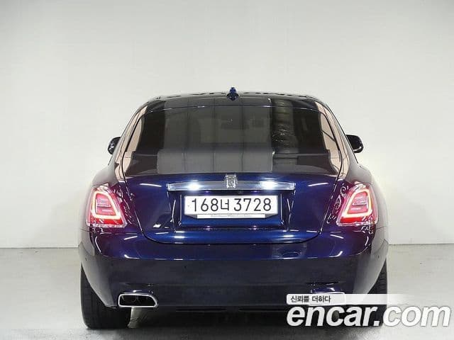 Rolls-Royce 고스트 2세대 6.7 EWB V12, 2022 3
