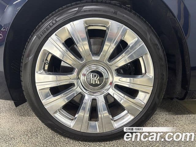 Rolls-Royce 고스트 2세대 6.7 EWB V12, 2022 4