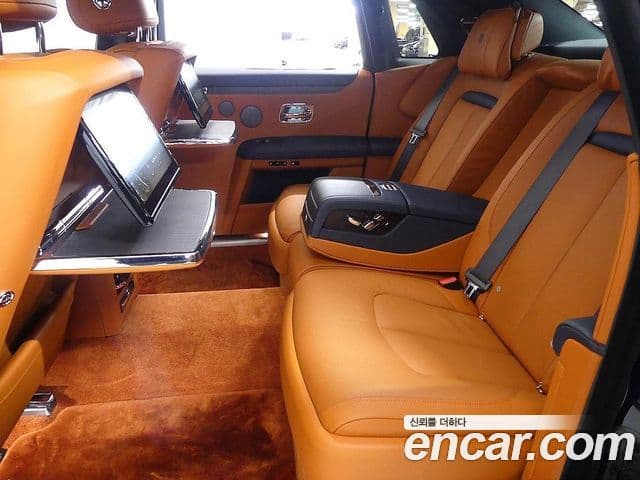 Rolls-Royce 고스트 2세대 6.7 EWB V12, 2022 10