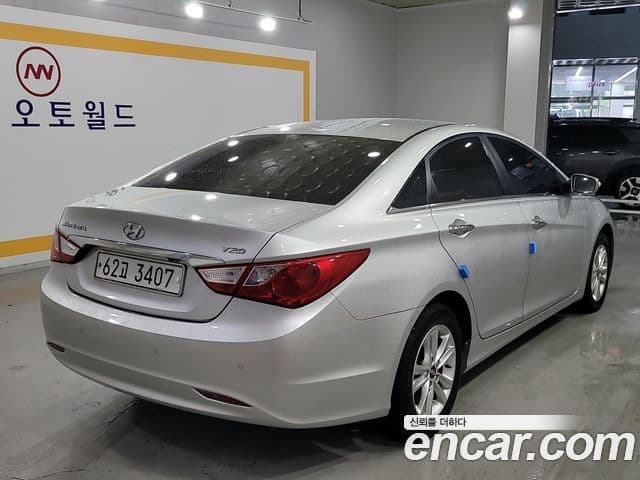 Hyundai YF Sonata люксовая версия, 2010 3