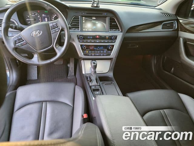 Hyundai LF Sonata Special, 2017 10