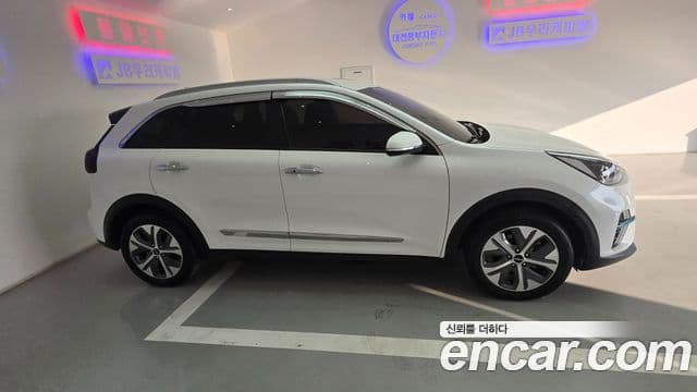 Kia Niro EV таксомоторный тип, 2022 6