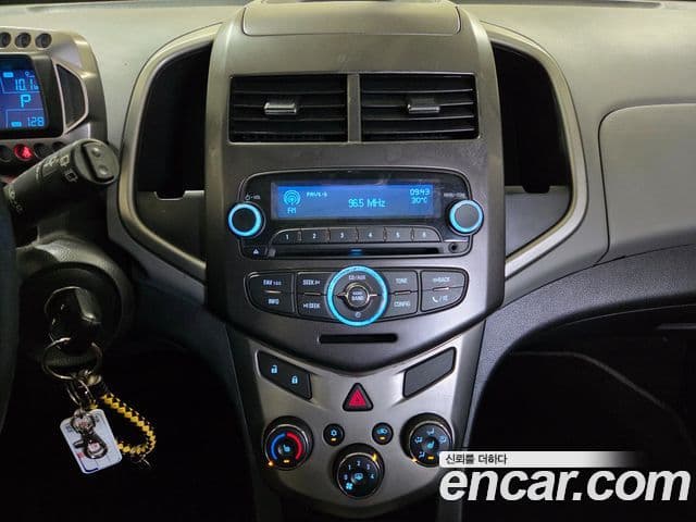 Chevrolet(GM대우) 아베오 хэтчбек топовая версия, 2012 15