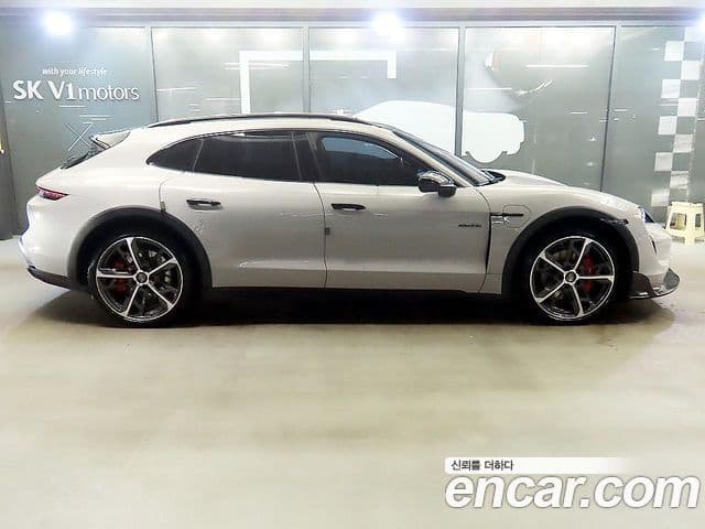 Porsche 타이칸 4S Cross Turismo, 2024 3