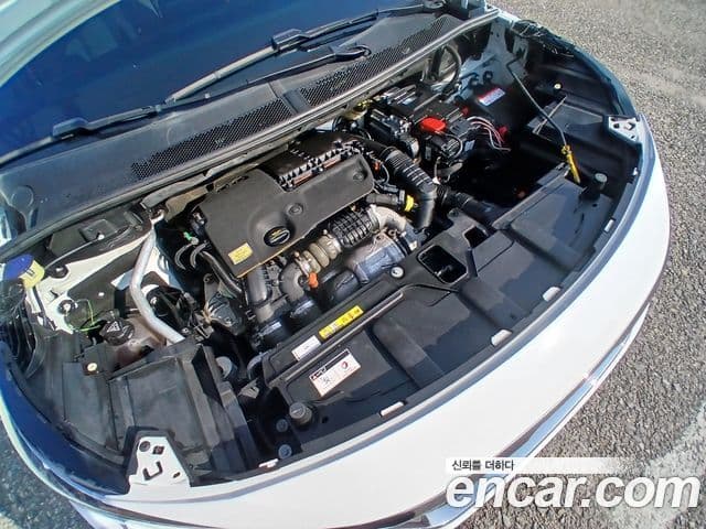 Peugeot 5008 2세대 1.6 BlueHDi Allure, 2019 6